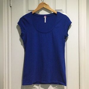 Smart Set Scoop Neck Short Sleeve Tee in Royal Blue